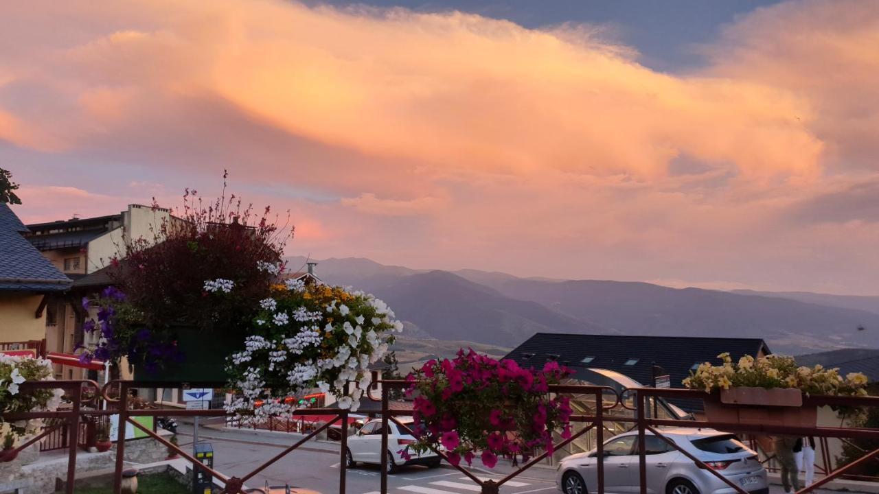 Apt Cosy, 4 Pers, Plein Centre Ville, Parking Offert Font-Romeu-Odeillo-Via Exteriör bild